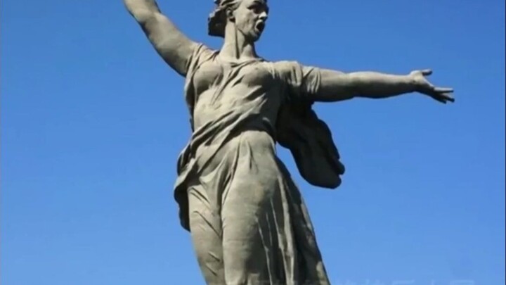 الجمالية السوفيتية التي تجمع بين القوة والرومانسية _ فن _ نحت _ جمالية