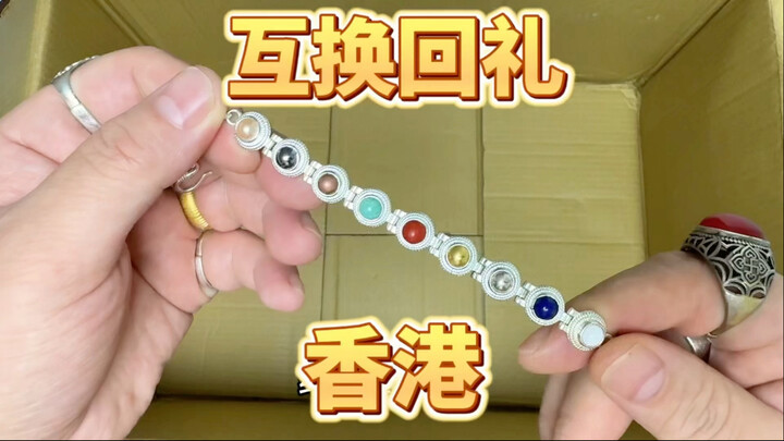 A return gift for the Hong Kong lady, hope she likes it.