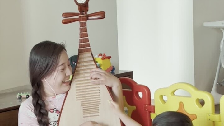 Đàn tỳ bà một khúc “Nhân họa Giang Nam”, bé con quấy phá, tiếng tỳ bà rộn ràng hòa cùng tiếng cười v