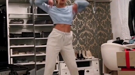 帕姐又在准备新的舞蹈训练视频了，这次是拉丁风情，估计是周三上新？等着看看。#帕梅拉 #帕姐 #日常更新 #日更 #舞蹈训练 #pamela