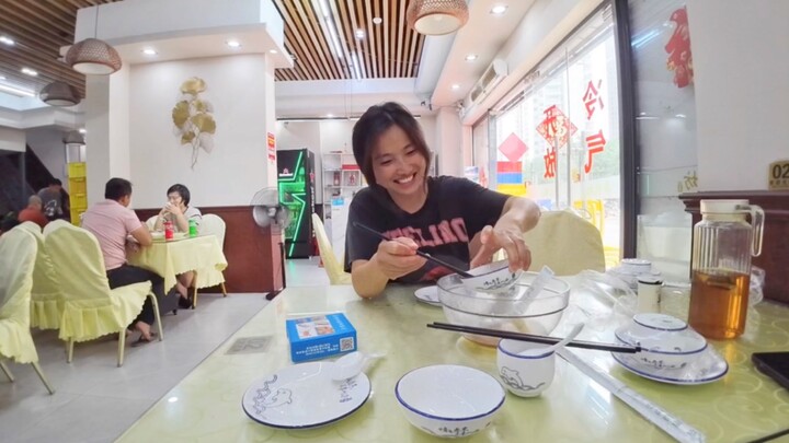 You are a little bit like Liu Yifei, except that when you smile, a lot of your gums are exposed. Yes