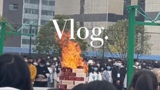 贵州一高校禁烟 现场销烟