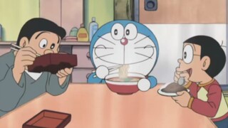 Momen Doraemon makan makanan besar