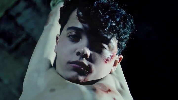 Sau khi bị xâm hại tình dục, tâm lý của cậu bé bị bóp méo và hắn bắt đầu điên cuồng xâm hại những cậ