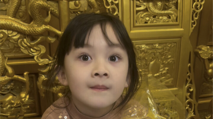 Sang putri kecil yang terlalu larut dalam peran