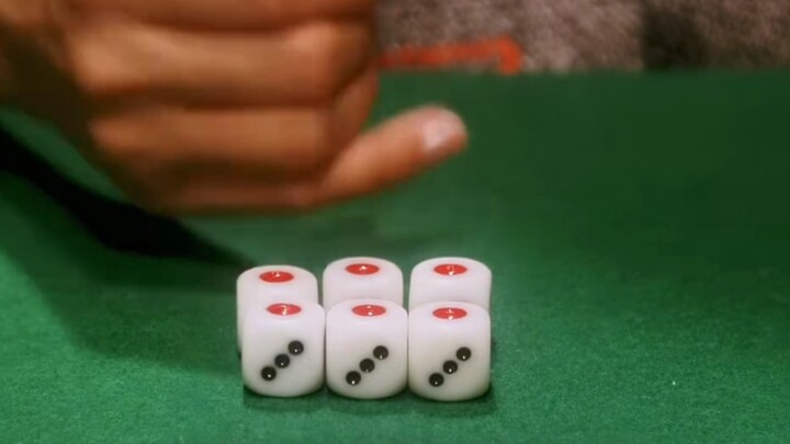 The God of Gamblers—there’s no way he’s really that godlike. Driven by profit, Qiu Xiaochi begins to