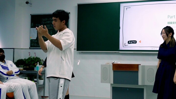 Bài hát Here I Am được nhảy trong lớp