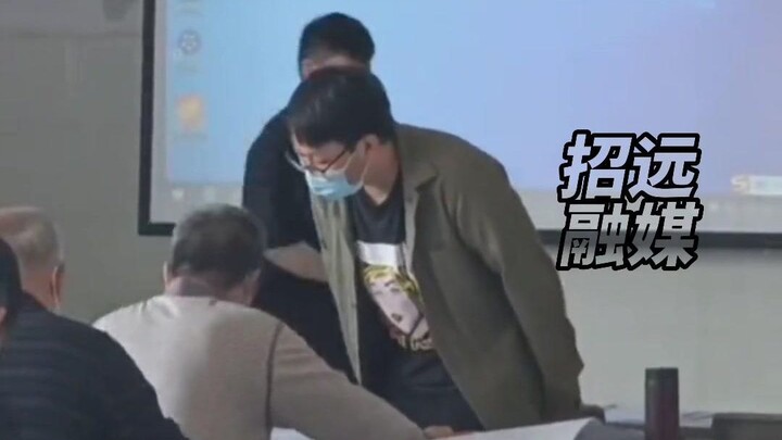 毕业答辩现场，最后变成导师舌战群儒