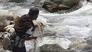 cast netting in nepal | himalayan trout fishing with handmade cast net |