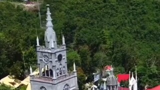 人生的經歷就像是鉛筆一樣，開始很尖，經歷的多了也就變得圓滑了，如果承受不了就會斷了。廣結眾緣，就是不要去傷害任何一個人。珍惜今天，珍惜現在，誰知道明天和意外，哪個會先來。唱歌可以跑調，但做人，不能頻