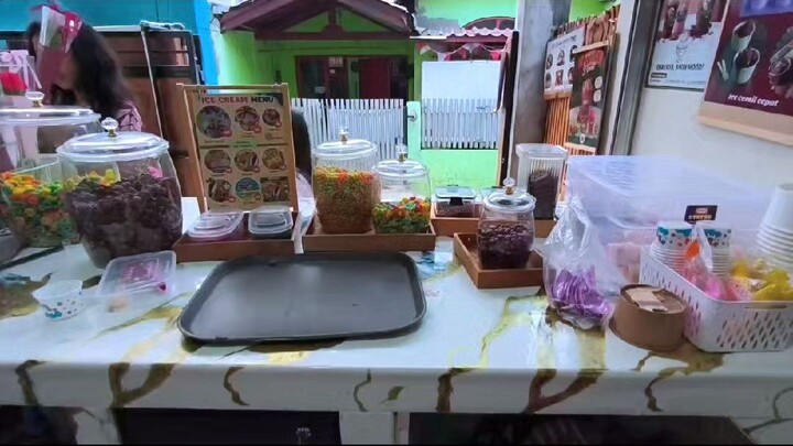 Bucket Bunga di Kedai Cemil TMII