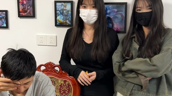 Tặng thưởng cho tuyển thủ nữ Đấu Trường Danh Vọng