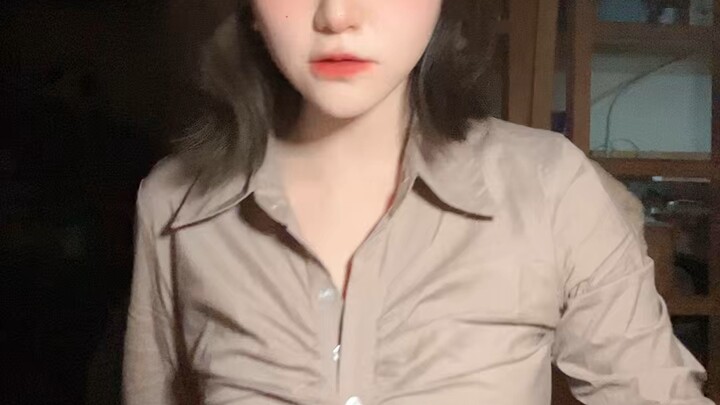 Cô gái chân to ai mà không yêu chứ!