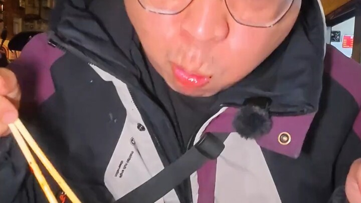 Daging sapi belum dihidangkan, tapi sapi sudah duduk di meja!