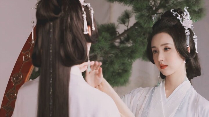 The second female lead’s look is absolutely stunning!! No wonder both the male leads are head over h