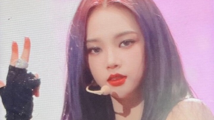 Rekaman penggemar Karina Yoo Je‑min di panggung Festival Musik Coachella!
