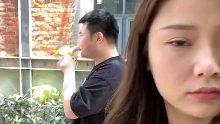 "Không sao đâu, cậu có ăn được không?"