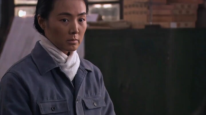 男人无意间发现   工人们提前把一天的饭全吃了