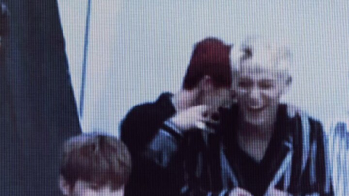 [Gui Ba] Why does she always like to squeeze into every nook and cranny on him?