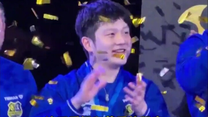 Baru setelah Fan Zhendong keluar baru sadar ternyata di luar sama sekali nggak hujan #FanZhendong