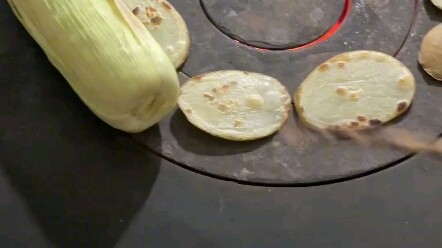 Ada yang pengin makan nggak?