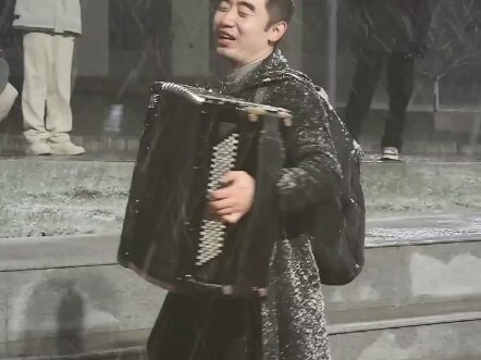 Bagaimana mungkin seseorang bisa begitu romantis?