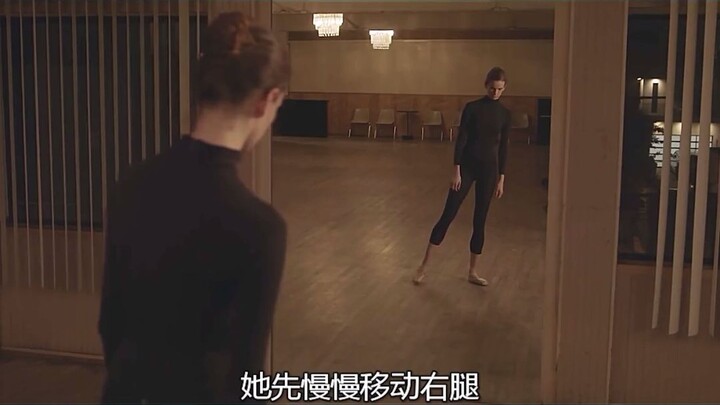 Gadis beradu tari dengan bayangannya di cermin, tapi jari tangannya malah dipatahkan hidup-hidup! Fi