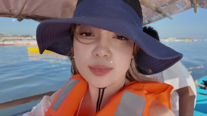how calming it is in the middle of the ocean 🏝️✨