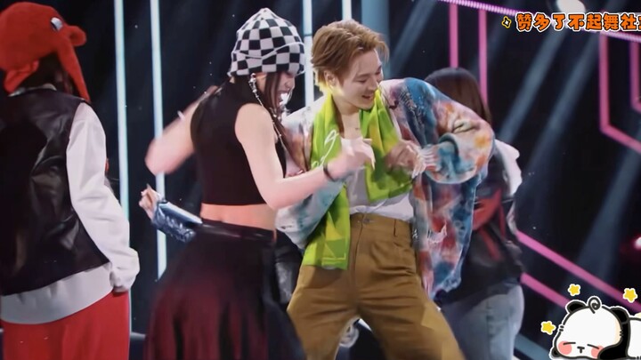 The vibe is amazing! Even though it's just a quick dance, I'm completely smitten by the overwhelming