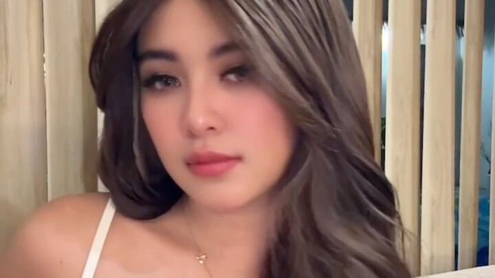 nagpapansin sayo🥺