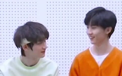 Tak ada yang menyimpan foto bersama selama tiga tahun, kecuali kamu Ding Chengxin—dia adalah Ma Jiaq