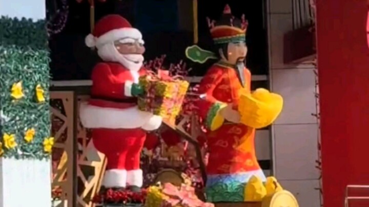 ชาวต่างชาติที่ดังสุดๆ บน TikTok จัดการอย่างไรให้ครบรสทั้งตรุษจีนและคริสต์มาส? เทพเจ้าแห่งโชคลาภกับซา