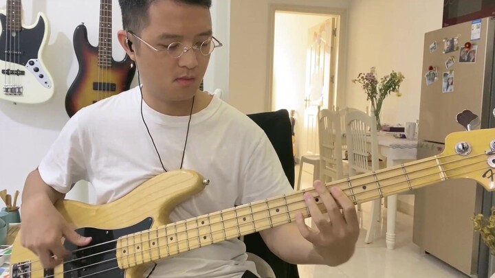 Chàng trai cover "Attention" của Charlie Puth bằng ghi-ta bass