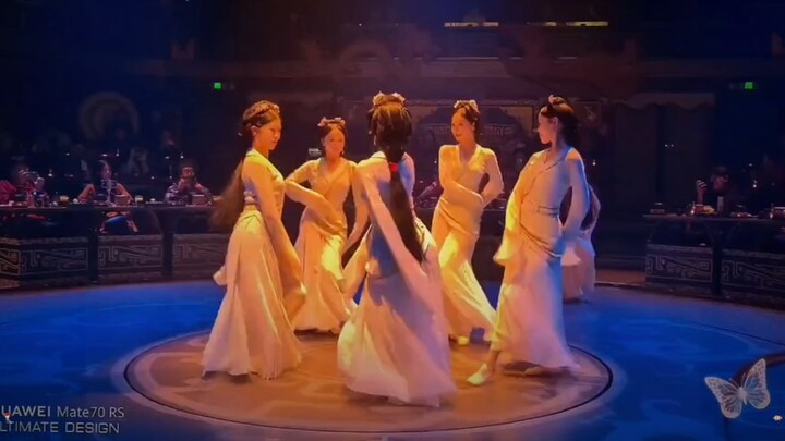 งามจริงๆ งามจนหยุดชมไม่ได้! อย่าว่าแต่ผู้ชายเลย ขนาดฉันเป็นผู้หญิงยังหลงรัก “หานตันเรียนเดิน” เวอร์ช