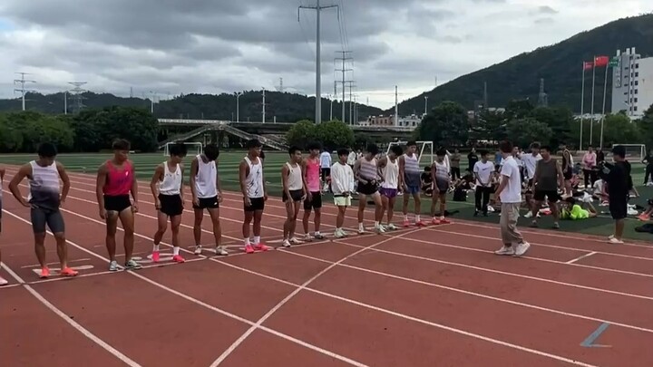 800m showdown: the “Shorts God” defends his title