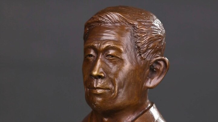 Thì ra, bước đi oai phong lẫm liệt chính là để tuyên bố khắp mười dặm bốn phương rằng: con cháu đã c