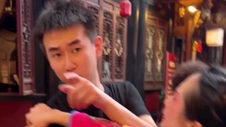 It’s always handy to have a friend who’s good at bargaining—wherever you go, you’ll never have to wo