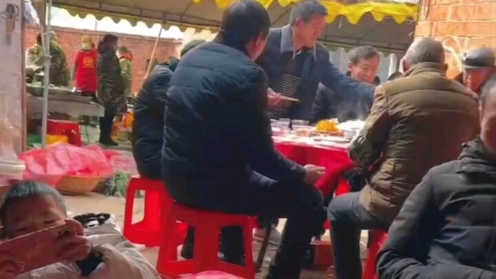 คำอวยพรปีใหม่จากสมาชิกทุกคนในราชวงศ์และชนชั้นสูงแห่ง “หูเป่ยเต๋อเหริน”