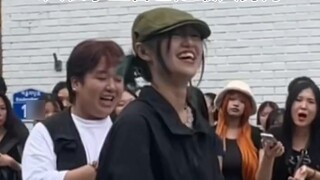 What is it like to be friends with people E and I and dance to Sun Wukong in public on the streets o