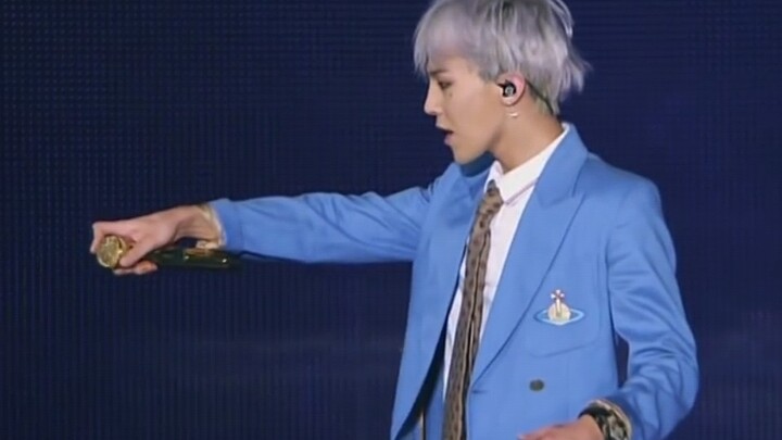 BigBang’s Sixth Iconic Moment: The White-Haired Gentleman in a Blue Suit, With Chickens Swarming to 