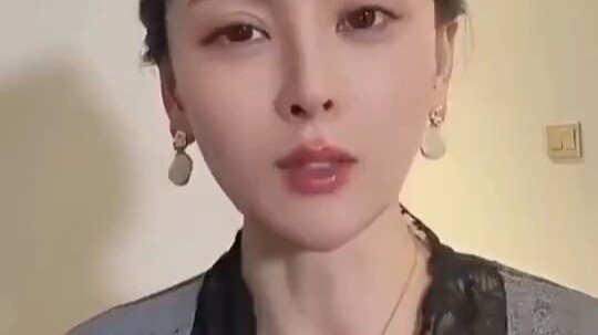 อดีตนางเอกแห่งวงการได้ชี้แจงอย่างชัดเจนจากมุมมองเฉพาะถึงภาวะเศรษฐกิจที่ดิ่งลง 65% ในขณะนี้!