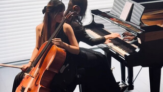 Đàn piano của tôi không lãng mạn bằng đàn cello của cô ấy