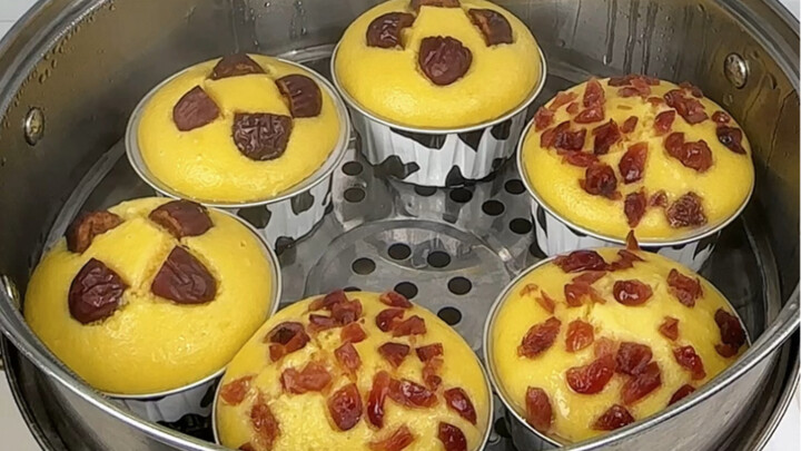 Không ngờ dùng Xiaomi còn có thể làm bánh bông lan hấp, xốp mềm lại ngon nữa, ăn kèm một bát cháo và