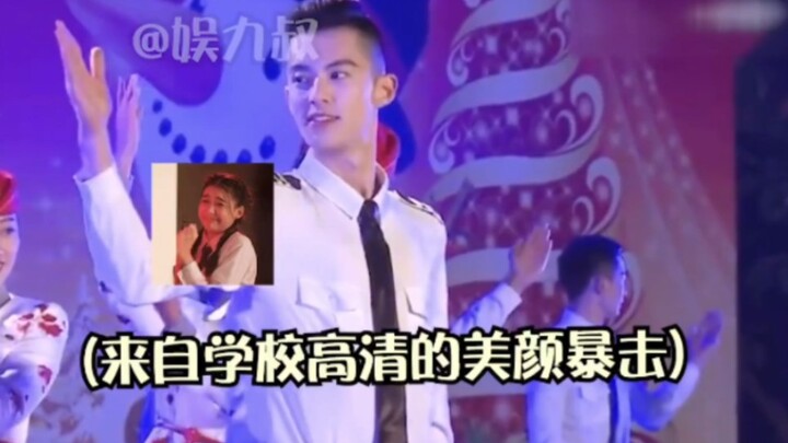 Hà Đề, người luôn chiếm vị trí trung tâm trong các hoạt động thời đại học, cậu ấy thật sự rất năng n