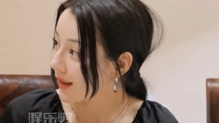 ดิลราบา: ตอนกินข้าวที่ซาอุดีอาระเบียก็โดนแฟนคลับเจอเข้าแล้ว ยังดูละครของดิลราบาอยู่เลย