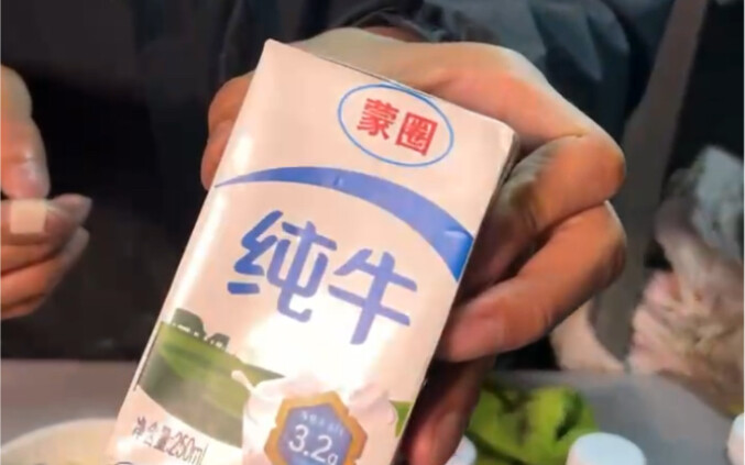 Video mới đây rồi, cửa hàng nhỏ do thợ cả mở, ăn mì tôm còn có thưởng nữa đấy!