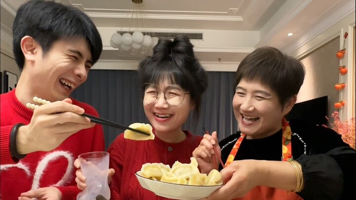 คืนนี้กินอาหารมื้อค่ำวันส่งท้ายปีเก่า