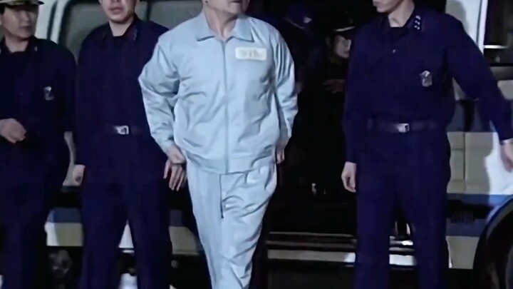 Chun Doo-hwan inspects prison security. Was he really going to court? No, he was just making a routi
