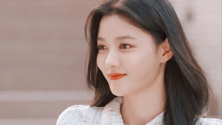 Putri kecil chaebol dalam novel seharusnya terlihat seperti ini! 【Kim Yoo-jung | Kencan dengan Iblis