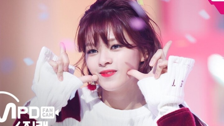 [Yu Jeongyeon] The “Find the Straight-Cut Cover” challenge is going viral on Twitter lately.
